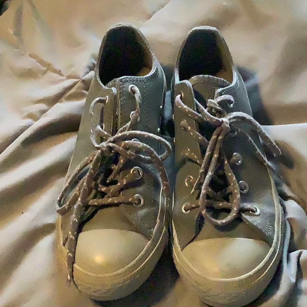 🌿Grey Leather Converse🌿